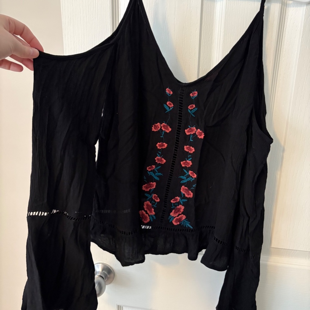 Guess Cold Shoulder Top - Picture 2 of 2